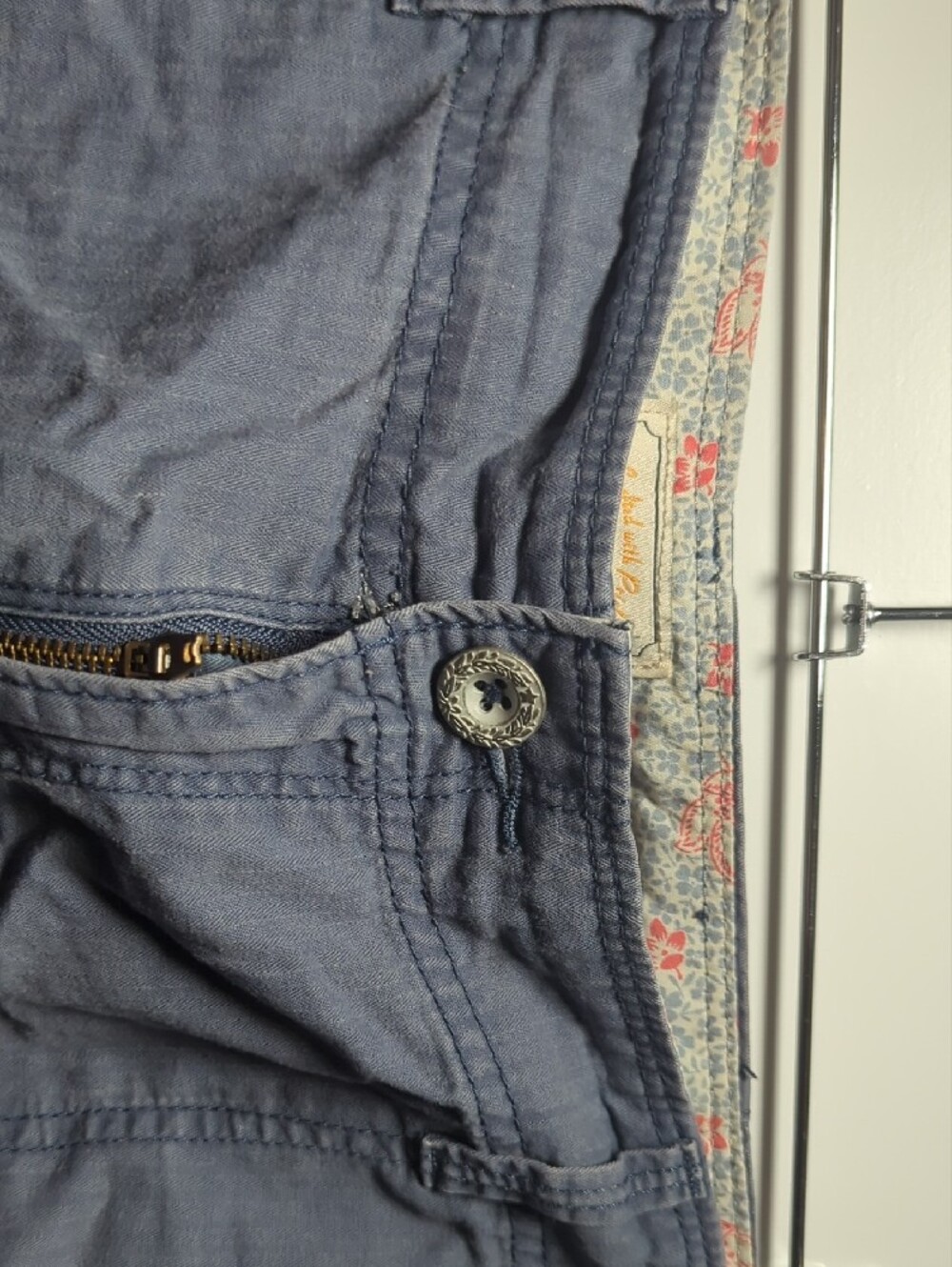 Levi's Women's Slate Blue Cargo Shorts - Picture 3 of 7